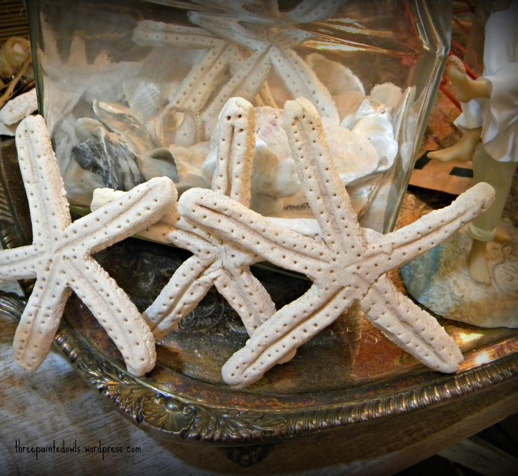 The always lovely Amy from Three Painted Owls made these sweet salt dough starfish. 